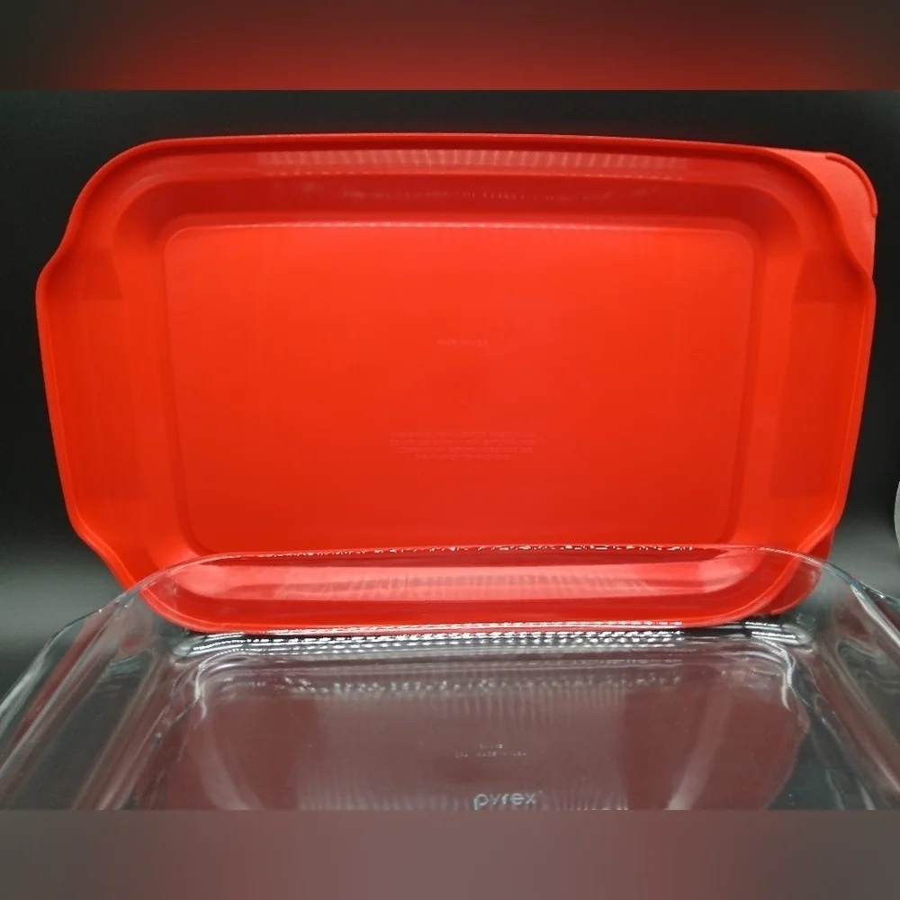 Pyrex Basics 4.8 QT Glass Baking Dish with Plastic Lid Casserole Dish​​​ - Picture 6 of 12
